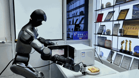 人形机器人插接电池成功率超99%，竟然还能自主巡检和热饭(图2)