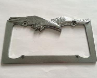 美国车牌架竟有这些隐藏功能，90%的车主都不知道(图1)